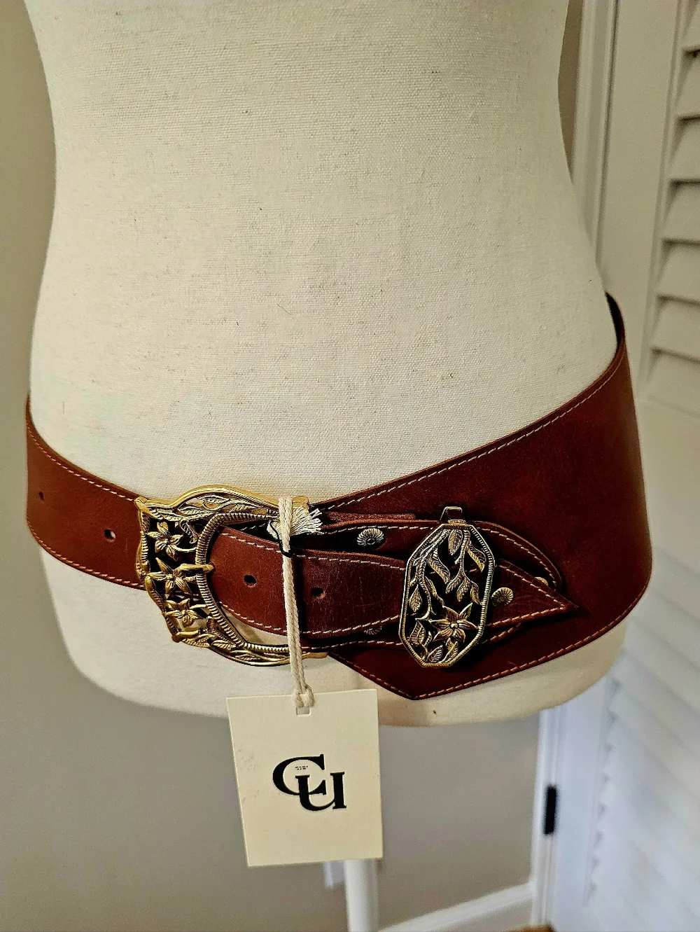 Chasing Unicorns Leather & Brass Flower Belt ✨🌸